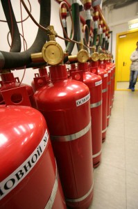 Балоны с газом в дата-центре «Траст-Инфо»