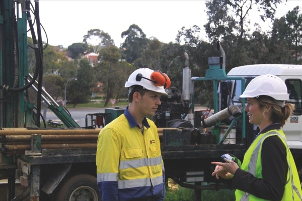 CSIRO_is_drilling_an_exploration_well_to_assess_the_permeability_and_water_temperature_of_the_deep_Yarragadee_aquifer-600x0[1]