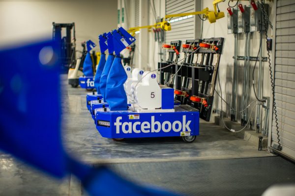 Фотоэкскурсия по новому американскому дата-центру Facebook в Игл Маунтин
