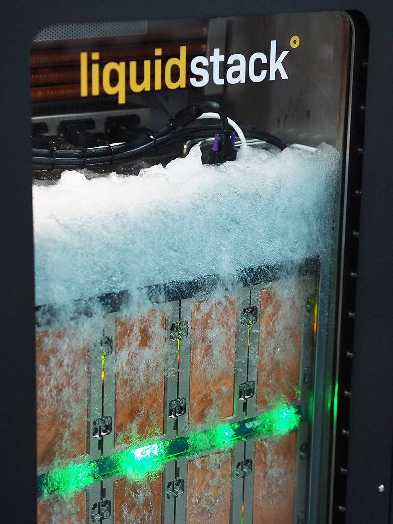 LiquidStack демонстрирует OCP-сервер с иммерсионным охлаждением 