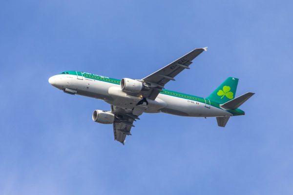 Aer Lingus требует компенсации за хаос в ирландском ЦОД, приведший к отменам авиарейсов