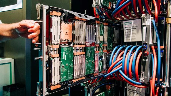 Какие системы охлаждения серверов показали на Supercomputing 2022: фотоотчет