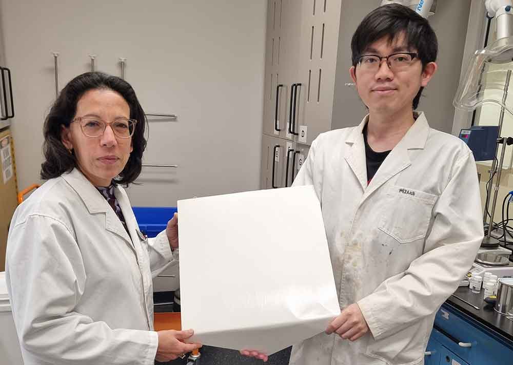 Австралийские инженеры разработали охлаждающее покрытие, собирающее воду из воздуха